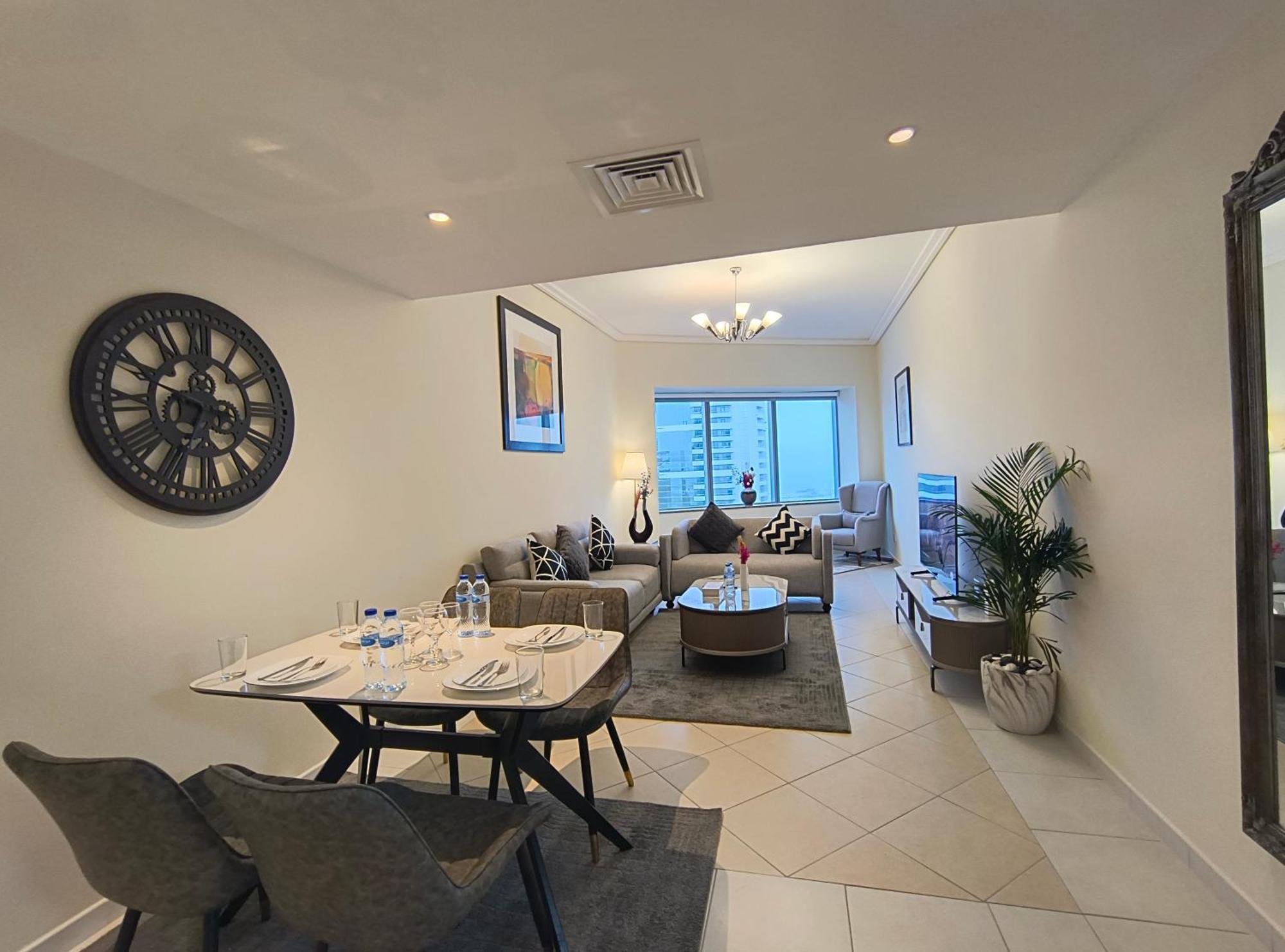 Trinity Holiday Homes - Sheikh Zayed Road Near To Financial Center Metro Station Dubai Bagian luar foto