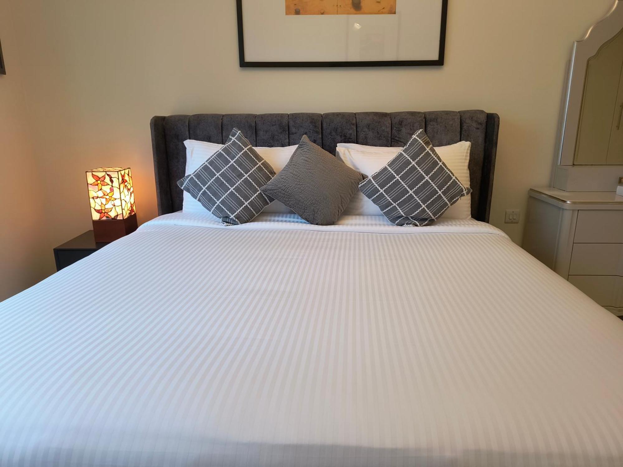 Trinity Holiday Homes - Sheikh Zayed Road Near To Financial Center Metro Station Dubai Bagian luar foto