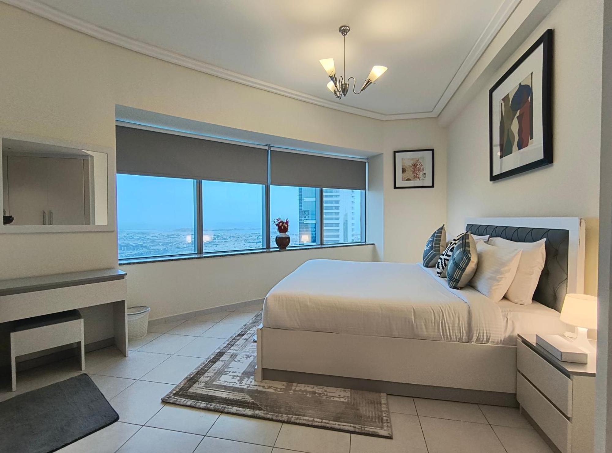 Trinity Holiday Homes - Sheikh Zayed Road Near To Financial Center Metro Station Dubai Bagian luar foto