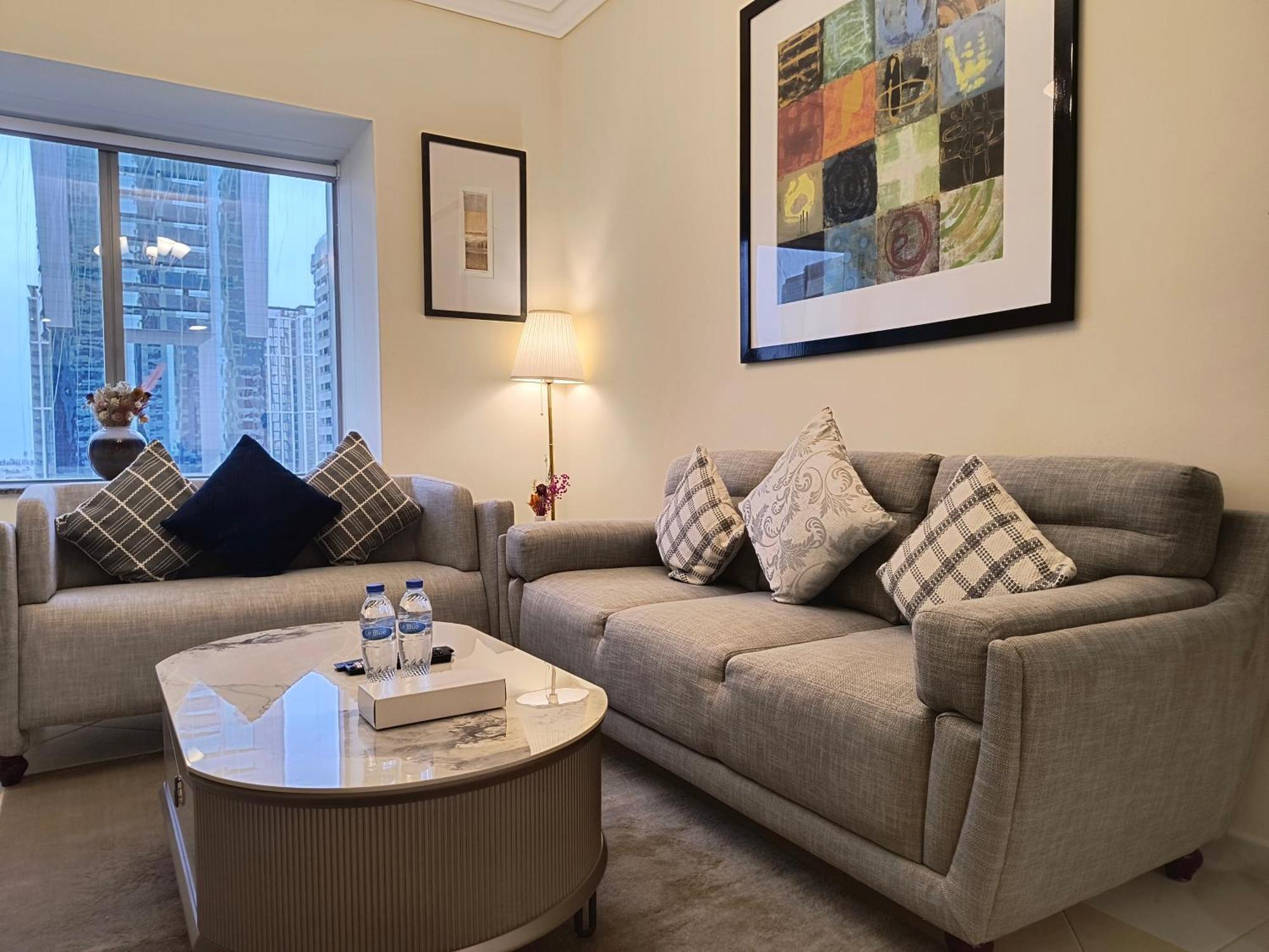 Trinity Holiday Homes - Sheikh Zayed Road Near To Financial Center Metro Station Dubai Bagian luar foto