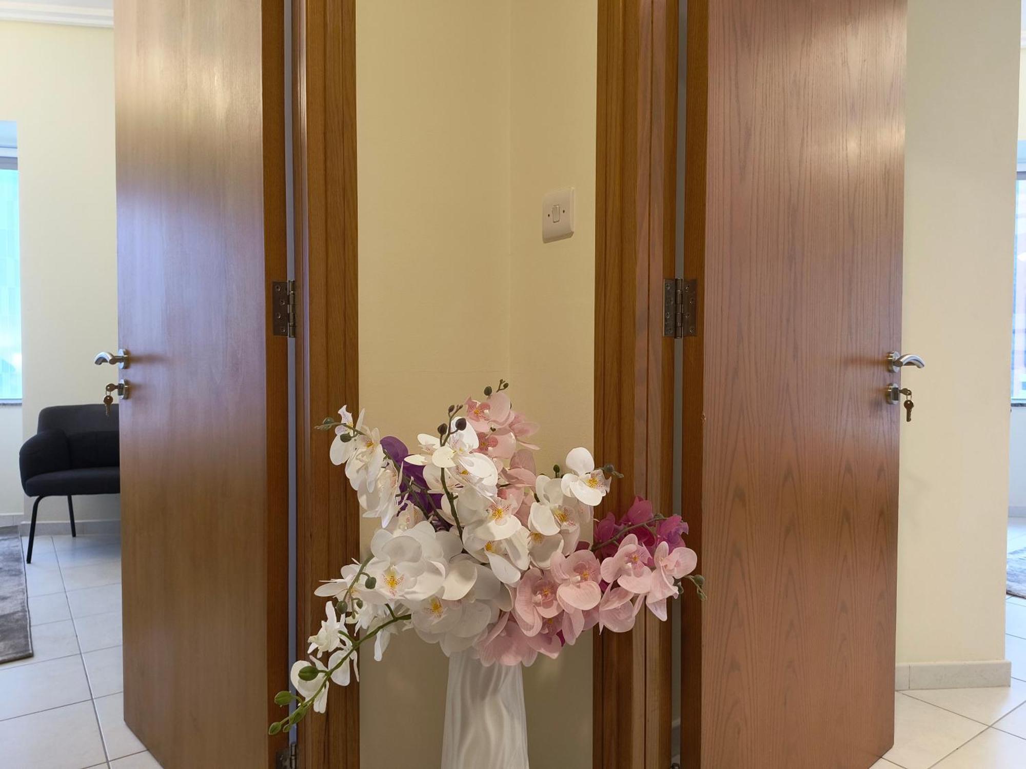 Trinity Holiday Homes - Sheikh Zayed Road Near To Financial Center Metro Station Dubai Bagian luar foto