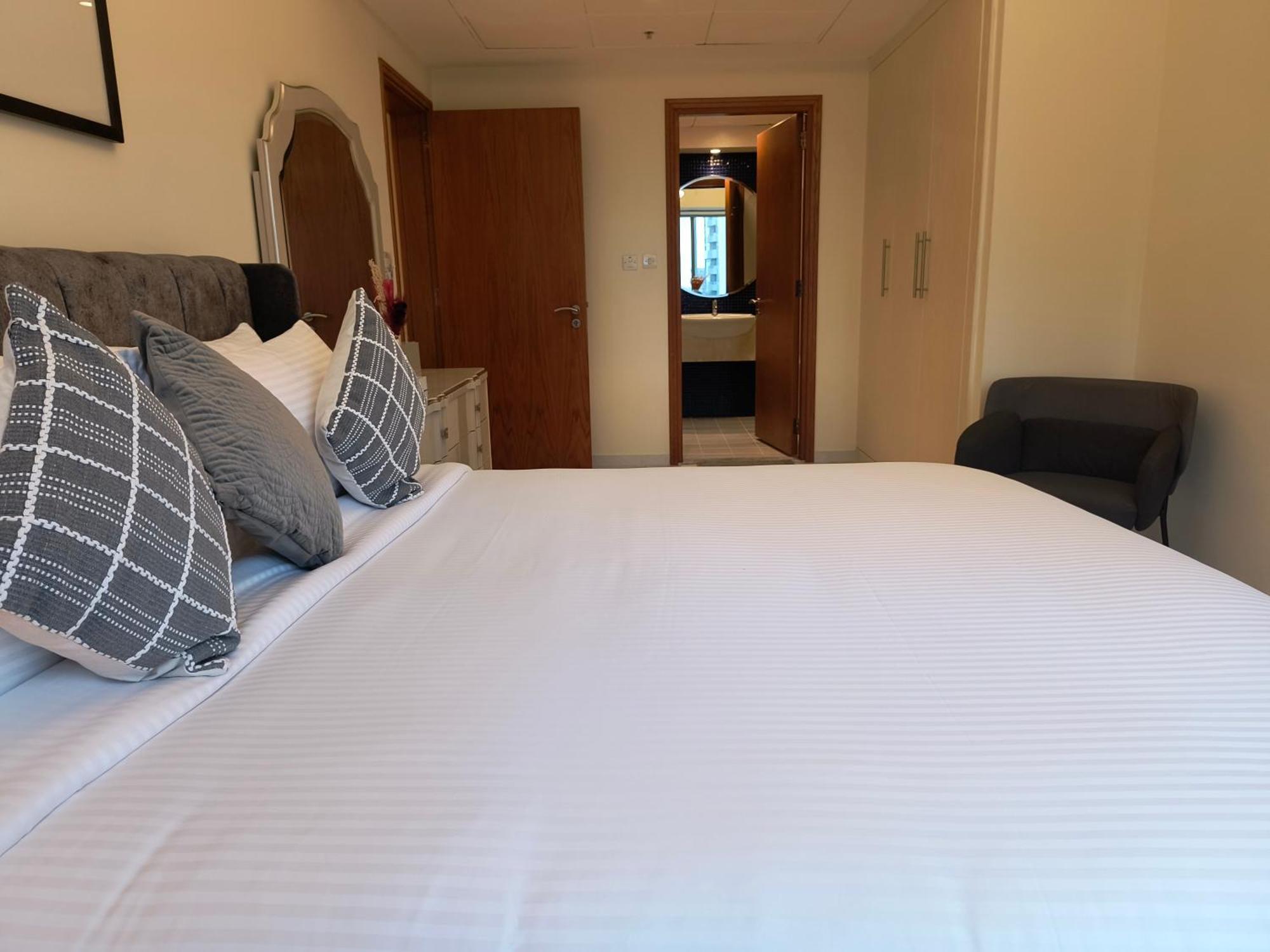 Trinity Holiday Homes - Sheikh Zayed Road Near To Financial Center Metro Station Dubai Bagian luar foto